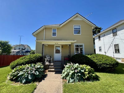 /international/us/210-w-benton-avenue-stockton-il-110108956820/
