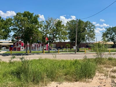 /international/us/401-e-10th-st-mccamey-tx-110100945549/