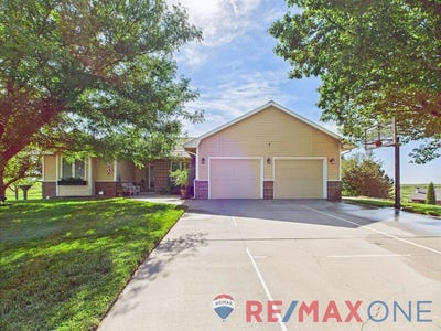/international/us/1702-grandview-drive-e-garden-city-ks-110101063208/