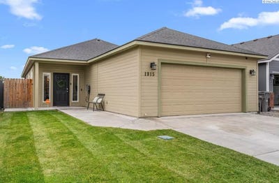 /international/us/1915-s-neel-st-kennewick-wa-110120040378/