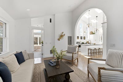 /international/us/86-harry-kemp-way-provincetown-ma-110105953487/