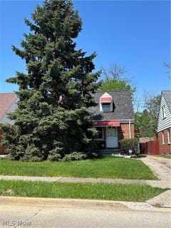 /international/us/18413-waterbury-avenue-maple-heights-oh-110107586393/