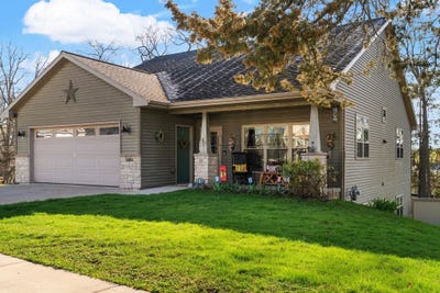 /international/us/919-s-spring-street-beaver-dam-wi-110107478790/