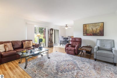 /international/us/6022-holt-road-williamsburg-mi-110100359422/