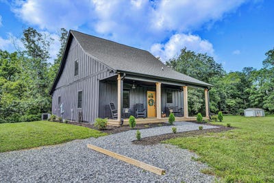 /international/us/109-berties-bottom-ln-new-castle-va-110107660054/