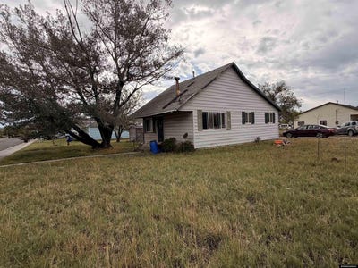 /international/us/104-e-lincoln-lyman-wy-110120005061/