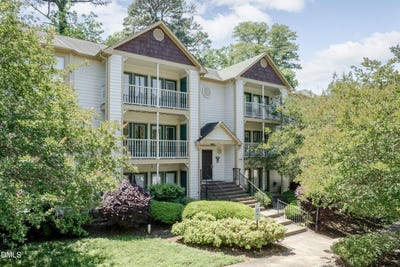 /international/us/1521-creekwood-court-raleigh-nc-110105937936/