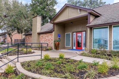 /international/us/10301-sandpiper-dr-houston-tx-110107755357/