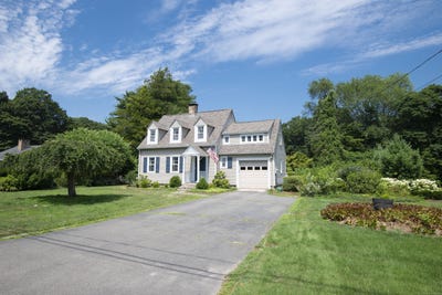 /international/us/13-maple-avenue-essex-ct-110101345555/
