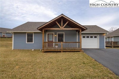 /international/us/424-townhomes-place-boone-nc-110106932695/