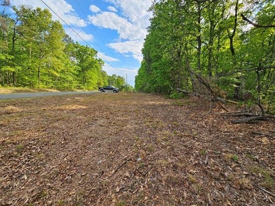 /international/us/627-axtell-rd-howardsville-va-110107536028/