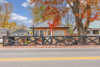 /international/us/211-e-main-street-russells-point-oh-110107054049/