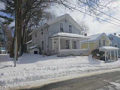 /international/us/24-spring-st-north-adams-ma-110106584282/