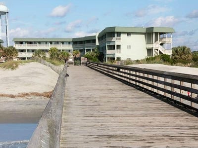 /international/us/1300-ocean-boulevard-isle-of-palms-sc-110099080719/