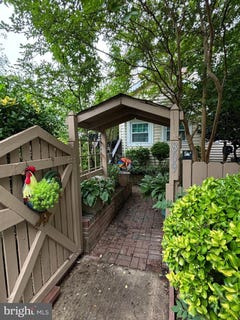 /international/us/809-n-abingdon-street-arlington-va-110096798852/