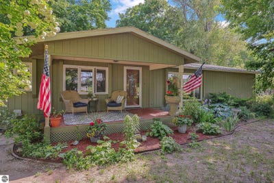 /international/us/12090-e-old-orchard-trail-suttons-bay-mi-110101308226/
