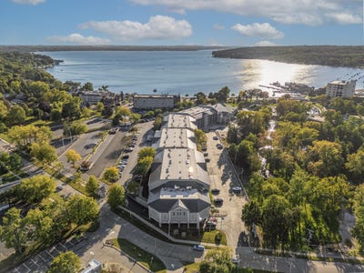 /international/us/111-center-st-lake-geneva-wi-110105288857/