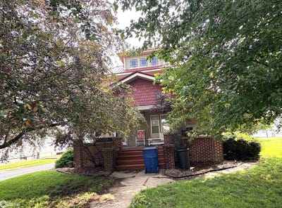 /international/us/113-s-elm-street-gilman-ia-110100867489/