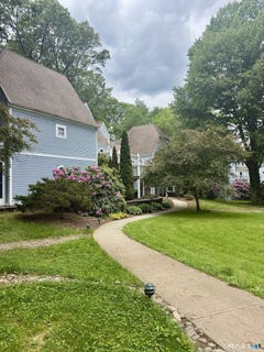 /international/us/1113-old-pond-lane-norwich-ct-110108569897/