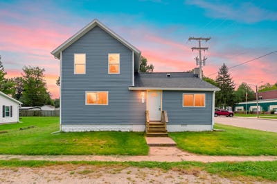 /international/us/202-e-arbor-street-marcellus-mi-110110356919/