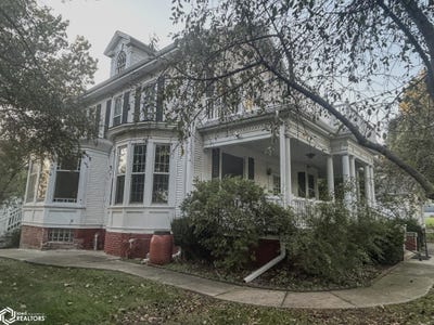 /international/us/116-n-3rd-avenue-villisca-ia-110102538253/