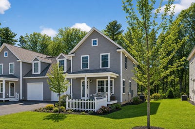/international/us/17-webhannet-place-kennebunk-me-110107400944/