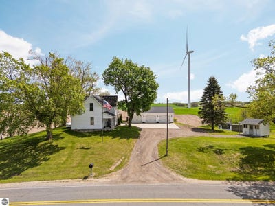/international/us/9103-w-county-line-road-marion-mi-110108293581/