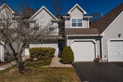 /international/us/210-erik-drive-east-setauket-ny-110106497976/