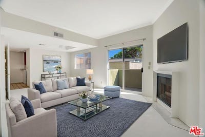/international/us/10926-moorpark-st-north-hollywood-ca-110106785360/