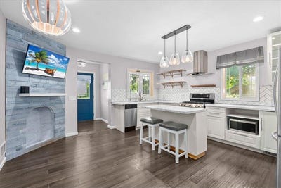 /international/us/400-e-maple-street-woodville-wi-110100950616/