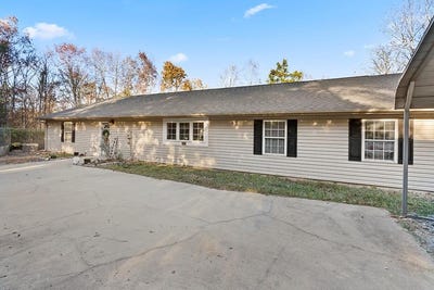 /international/us/374-driftwood-rd-cross-hill-sc-110108628872/
