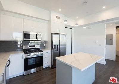 /international/us/5254-denny-ave-north-hollywood-ca-110108572382/