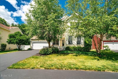 /international/us/24-thistle-drive-ballston-spa-ny-110120529007/
