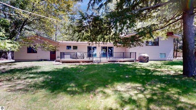 /international/us/8645-skegemog-point-road-williamsburg-mi-110108879064/