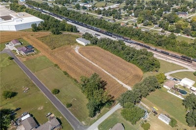 /international/us/102-s-8th-street-elwood-ks-110102424565/