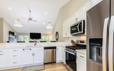 /international/us/10a-cardinal-lane-epping-nh-110108656648/