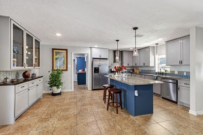 /international/us/1002-washington-street-brenham-tx-110108090561/