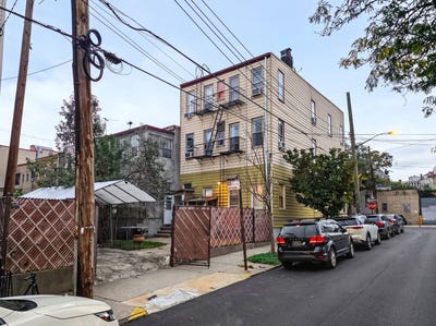 /international/us/5427-arnold-ave-maspeth-ny-110110325303/