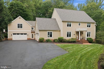 /international/us/2608-hunter-mill-road-oakton-va-110108363527/