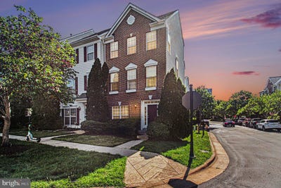 /international/us/100-meadows-lane-alexandria-va-110107821796/