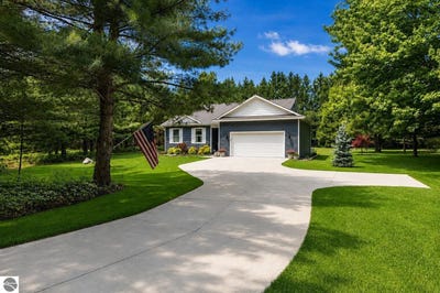/international/us/19926-arthurs-way-lake-ann-mi-110108782403/