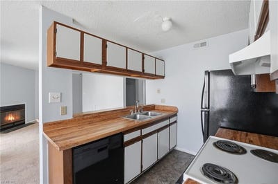 /international/us/537-pier-court-virginia-beach-va-110105424696/