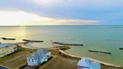 /international/us/153-sunset-blvd-cape-charles-va-110098260994/