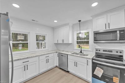 /international/us/12050-greenbrier-lane-smithfield-va-110108770022/