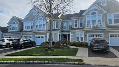/international/us/8-symphony-drive-lake-grove-ny-110107951867/