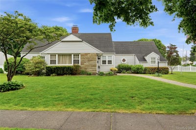 /international/us/99-oldfield-avenue-amityville-ny-110108472111/