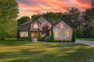 /international/us/2-knotting-hill-drive-fayetteville-tn-110106466678/