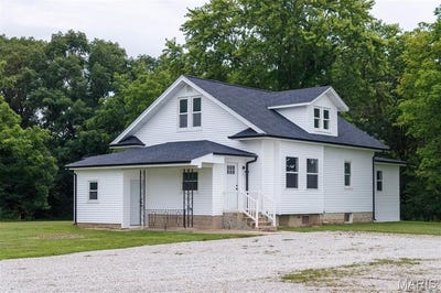 /international/us/18347-windy-hill-road-staunton-il-110100898333/