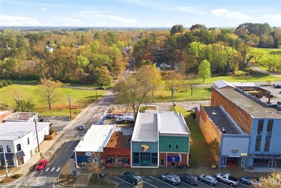 /international/us/230-e-main-street-walhalla-sc-110107233378/