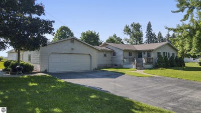 /international/us/8144-cairn-highway-elk-rapids-mi-110098916827/